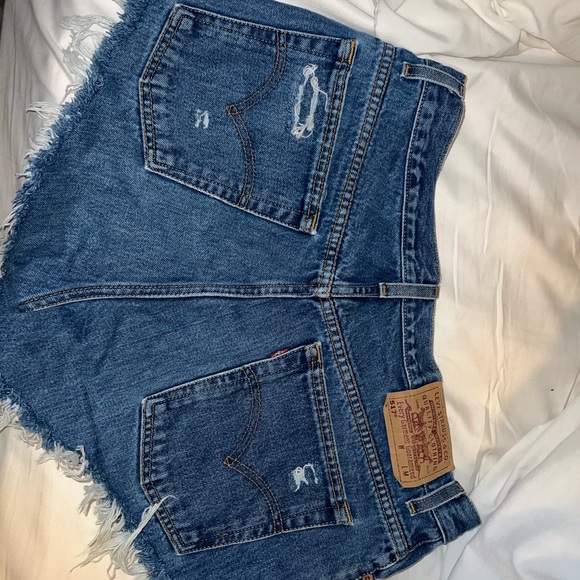 Levi shorts - Picture 3 of 4